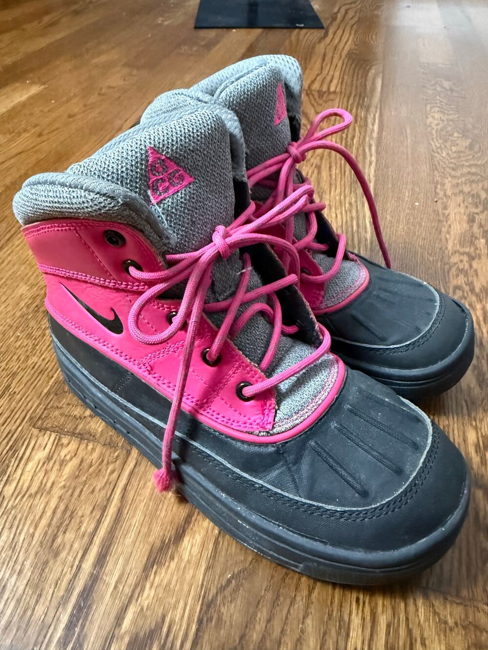 Nike ACG Woodside 2 Girl's Snow Boots Size 2.5Y